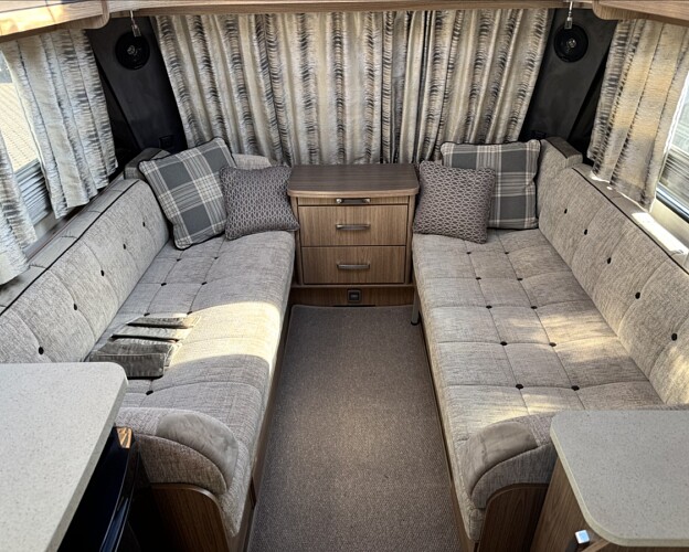 Coachmen, VIP 520