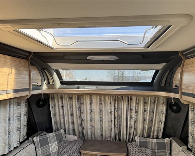 Coachmen, VIP 520