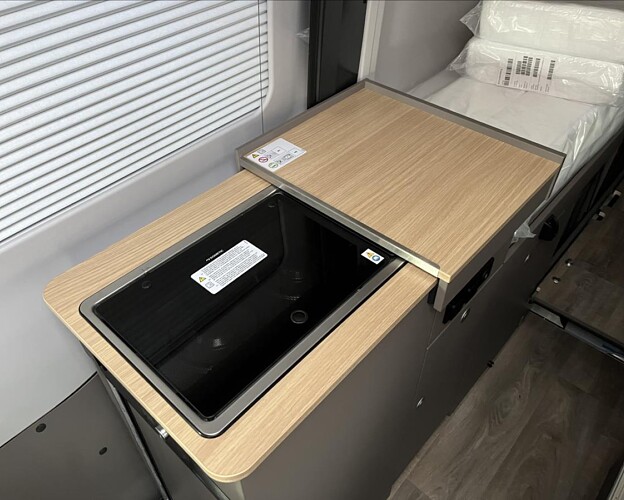 LMC, INNOVAN 592 TDCi obytný automobil