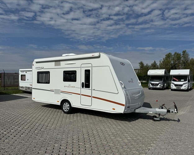 LMC, STYLE LIFT 430K  obytný přívěs