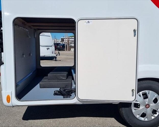 LMC, 2,2 A690 MJTD obytný automobil